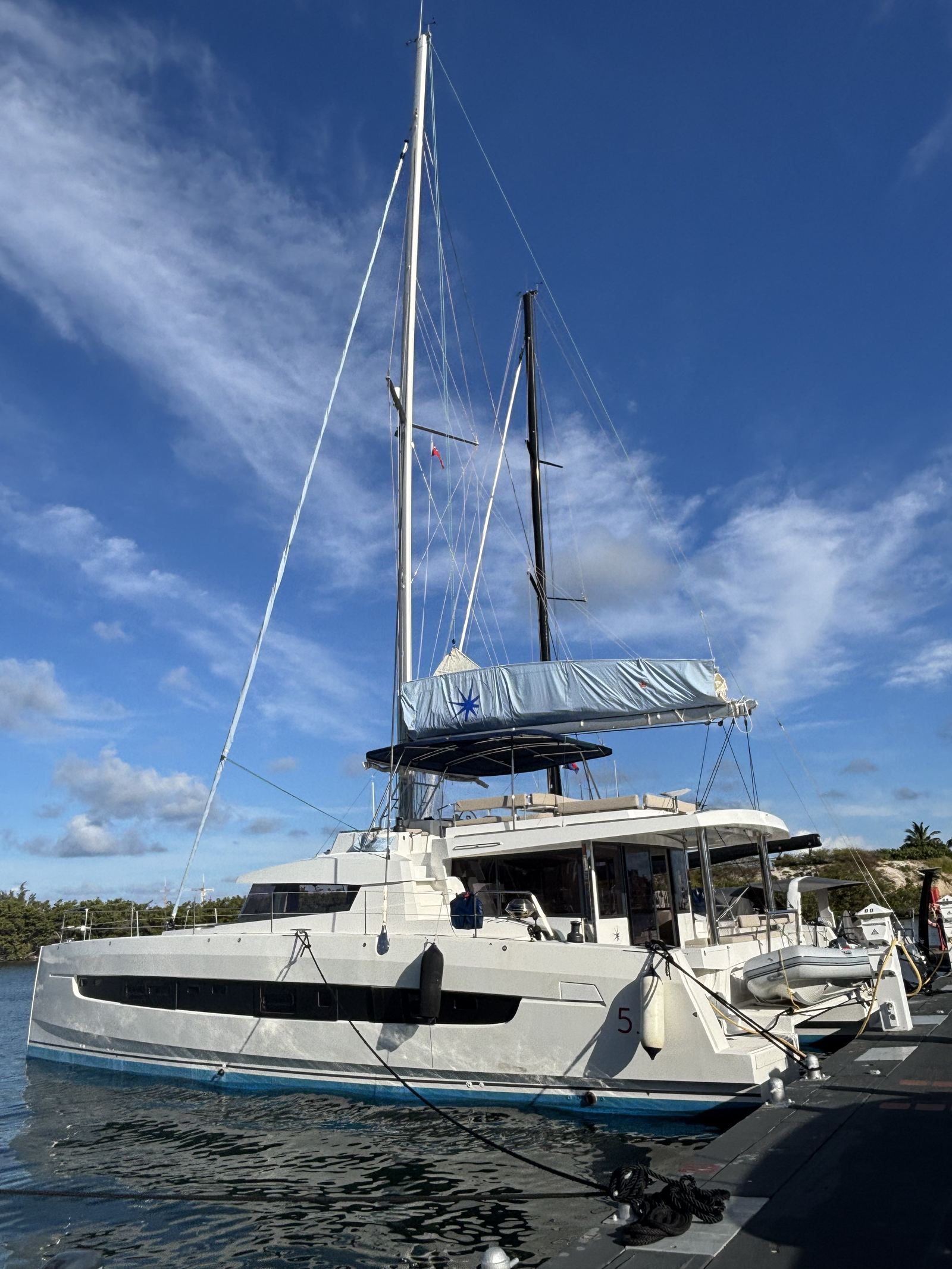 Dockside profile of Ne Plus Ultra showing her flybridge, mast and deck layout